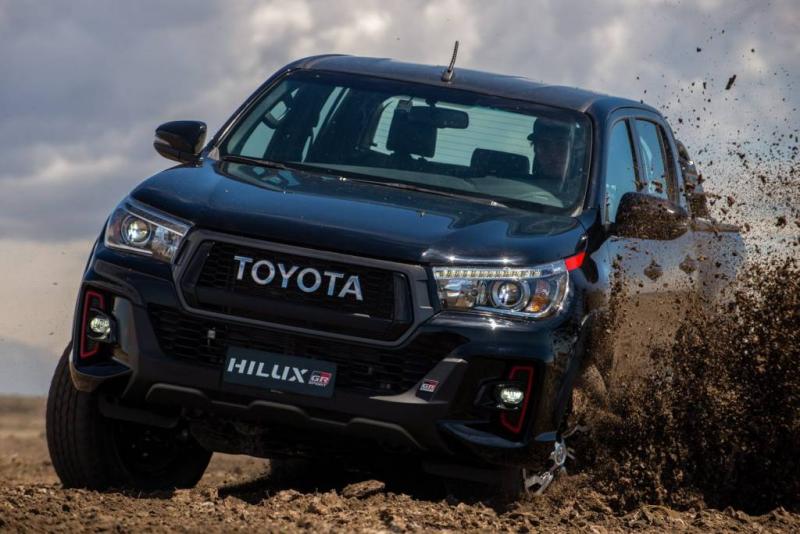 Para peitar Amarok, Toyota Hilux ganhará motor V6… a gasolina